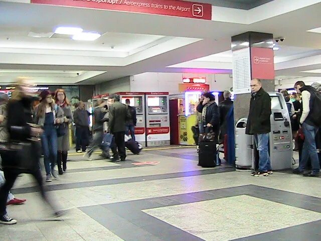 Павелецкий вокзал москва фото внутри вокзала Мои подглядушки кто чего делает внутри Павелецкого вокзала 02.10.2015 (г.Москва)