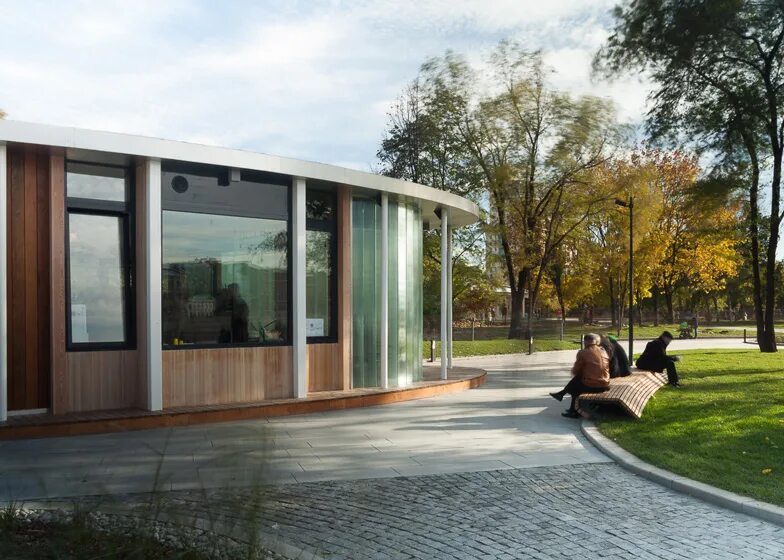Павильон набережная ул 29 анапа фото Wowhaus converts a Moscow road into a riverside park