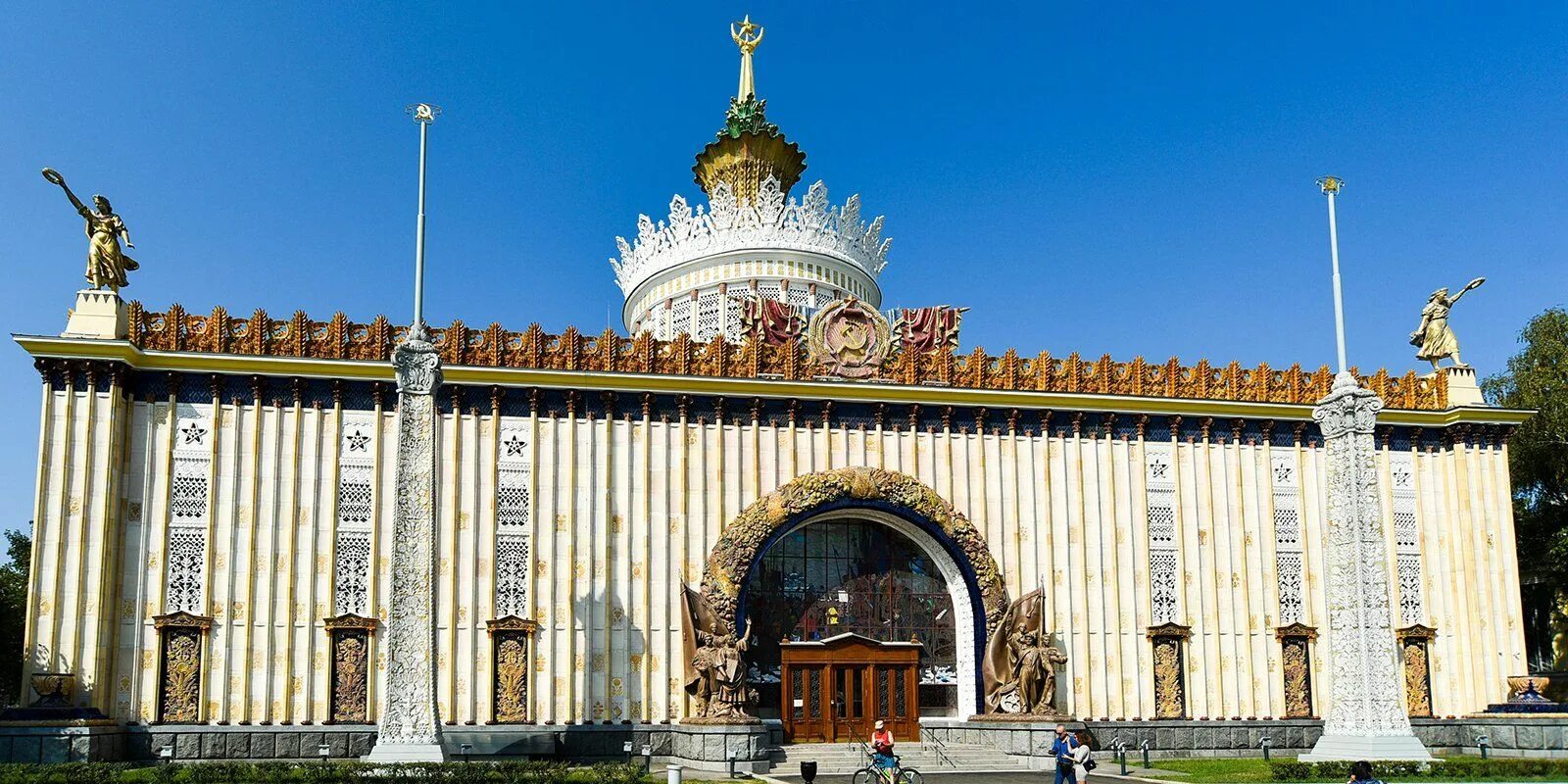 Павильон россия фото Лето в городе: большой путеводитель по музеям ВДНХ / Новости города / Сайт Москв
