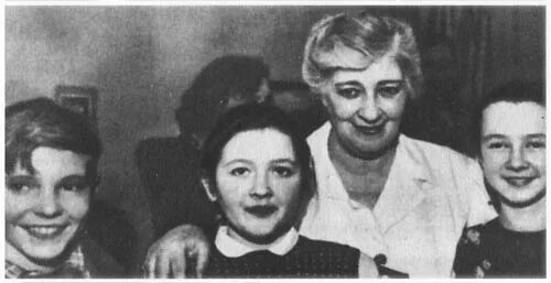Павла леонтьевна вульф и раневская фото Читать онлайн книгу Раневская. Фрагменты жизни - Алексей Щеглов бесплатно. 18-я 