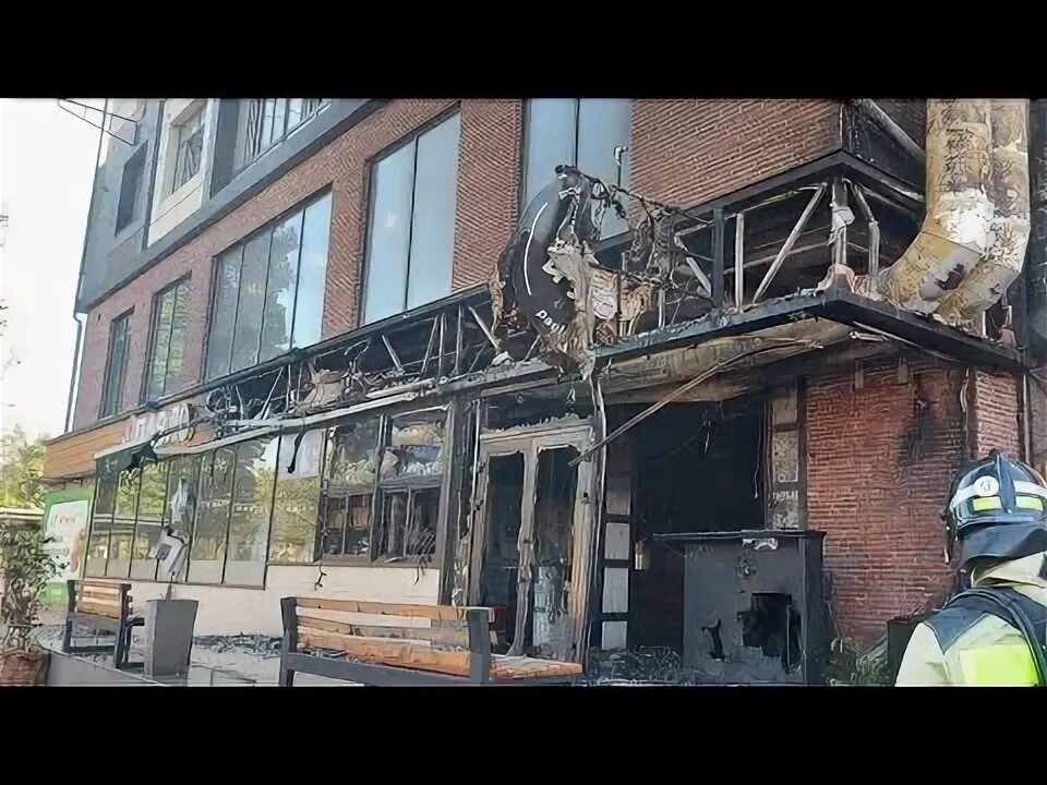Павлония просп казбекова 184 махачкала фото Пожар в Махачкале. Горит кафе "Павлония" - YouTube