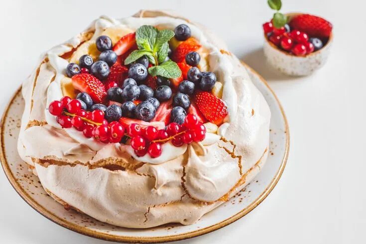 Павлова 23 фото Master the Art of Meringue With This Pavlova Recipe Recipe Australian pavlova re