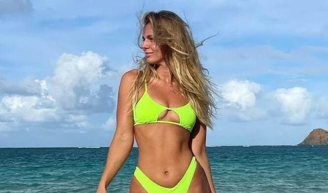Павлова фото в купальнике Российская пловчиха Юлия Ефимова выложила фото в зеленом купальнике с откровенны