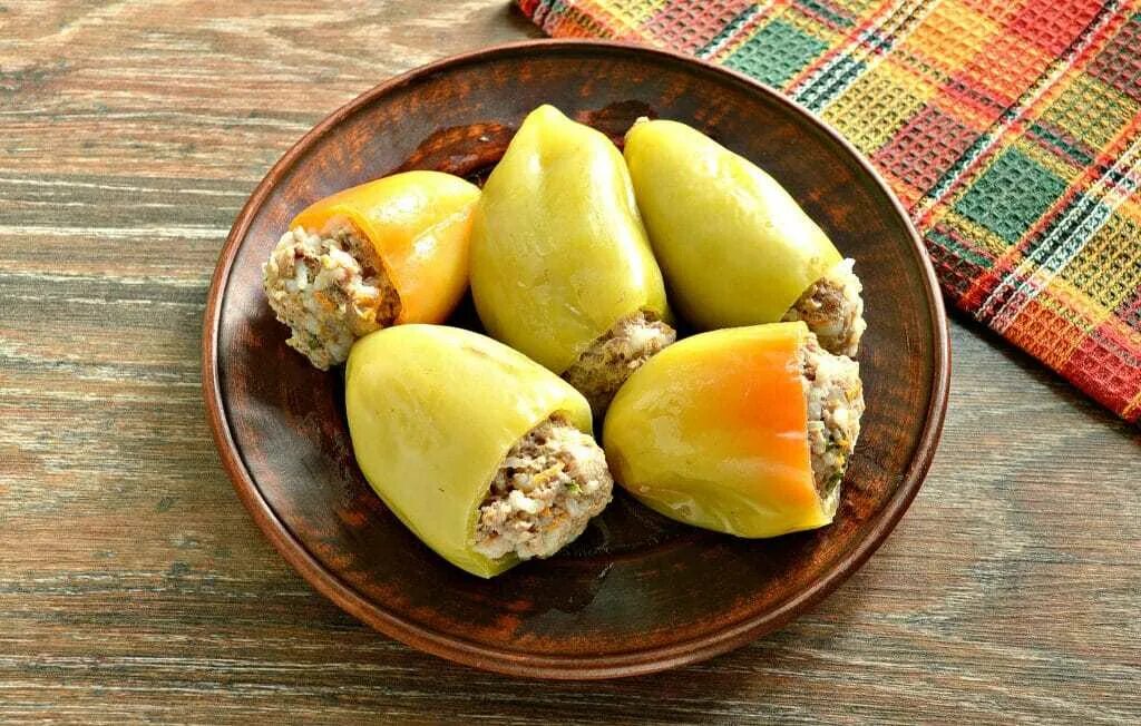Перец фаршированный мясом и рисом фото Перец фаршированный мясом и рисом CoffMachines.ru
