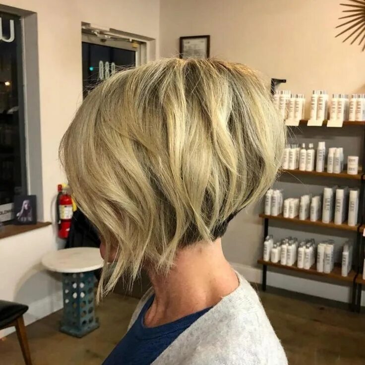 Перевернутый боб фото 50 Trendy Inverted Bob Haircut Ideas for 2024 Inverted bob hairstyles, Wavy bob 