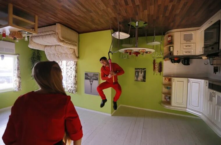 Перевернутый дом ул мира 11в 1 фото A World Turned Upside-Down