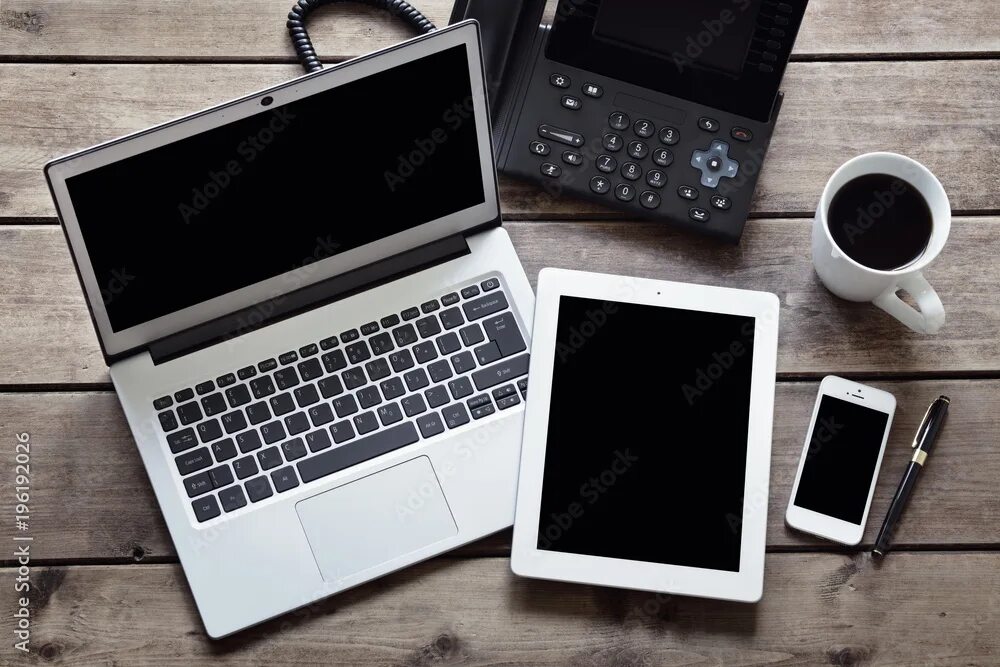 Перевести фото со смартфона на ноутбук Open laptop with white digital tablet and smartphone on desk from above фотограф