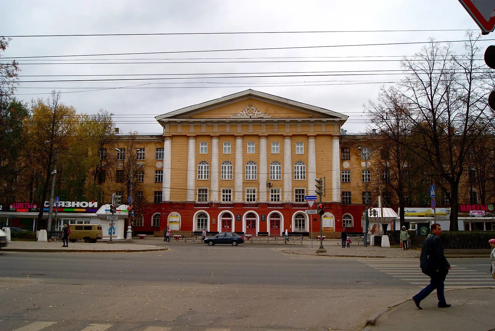 Пермский строительный колледж комсомольский просп 59 фото File:Здание строительного колледжа.jpg - Wikimedia Commons