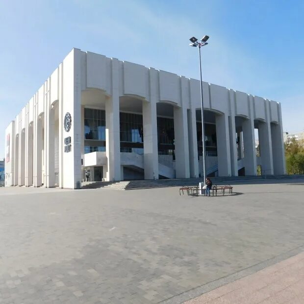 Пермский театр театр фото Гостиницы Перми рядом с достопримечательностью Пермский академический Театр.