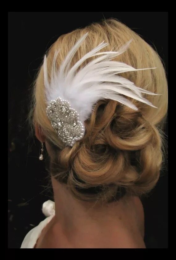 Перо в женской прическе 5 Pin by Alegria Coello on BRIDAL HAIRPIECES/VEIL - INSPIRATION Feather hair acces