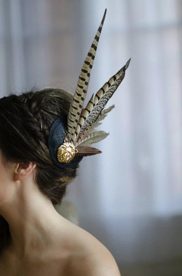 Перо в женской прическе 5 букв Unique Woodsy Wedding Inspiration Shoot Pheasant feathers, Cocktail hat, Feather