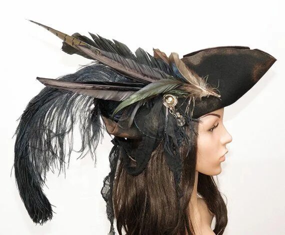 Перо в женской прическе 5 букв Pirate Bride / Tricorn/ Captain / Feathered Hat / Black - Etsy Pirate hats, Pira