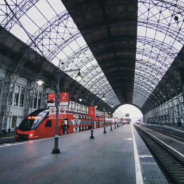 Перрон жд вокзала фото Покраска стен и потолка кинотеатра - цена от 145 руб. за м² в Москве