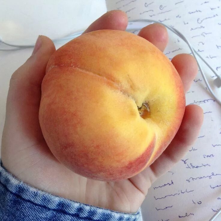 Персик у девушек фото peachuzz Food, Peach, Peaches n cream