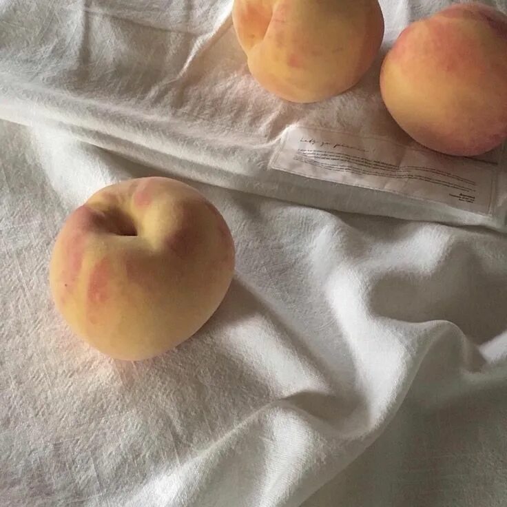 Персик у девушек фото Pin by Vinicius Cabral on ≡ ▸ random; aes ❜ ☽ Peach, Fruit, Food