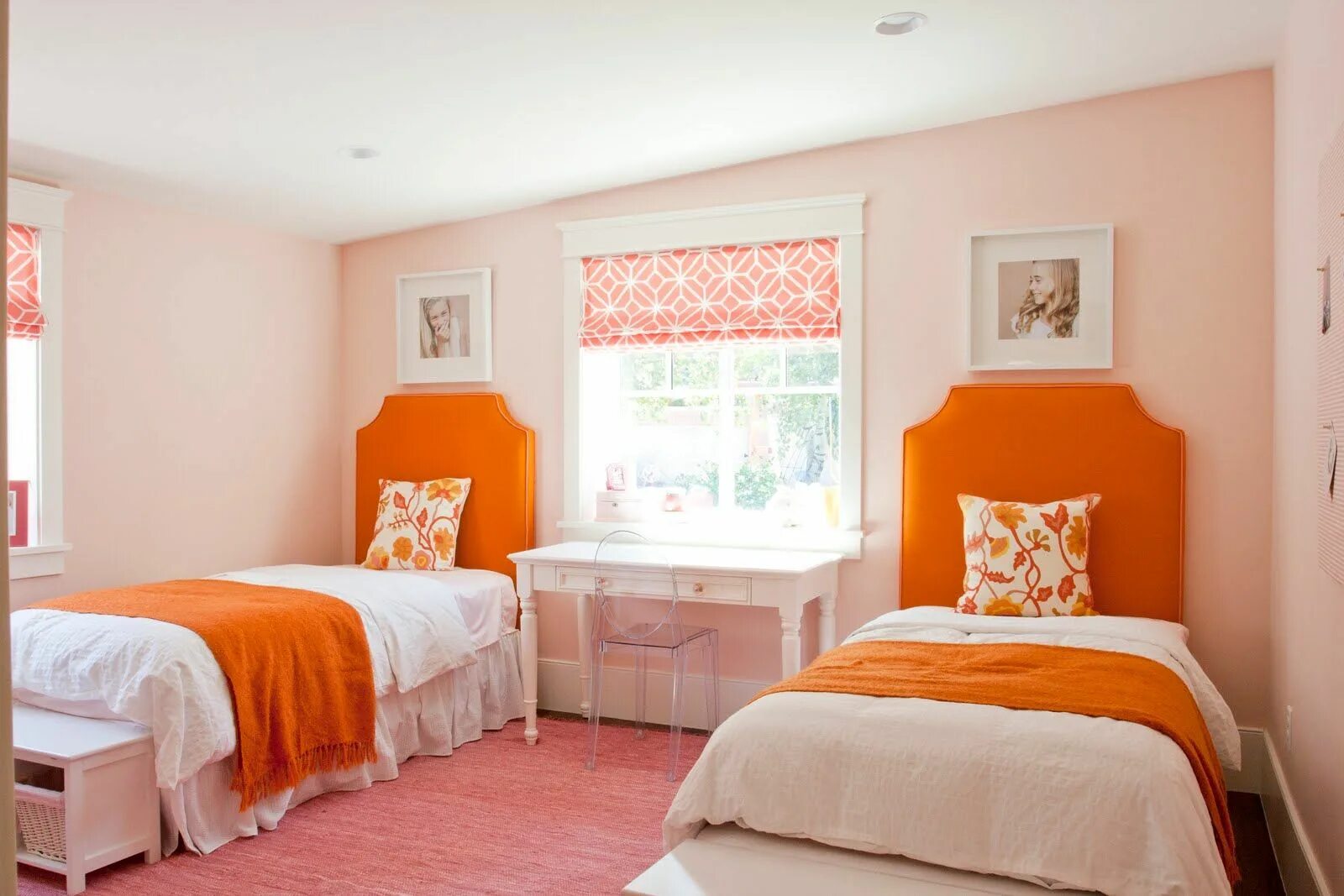 Персиковые обои в интерьере Caitlin Creer Interiors Bedroom orange, Colorful kids room, Girl room