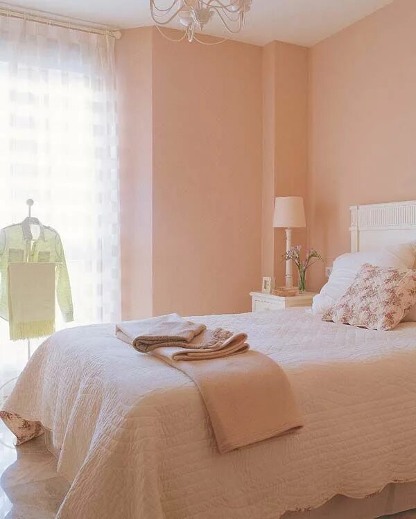 Персиковые стены в интерьере Un piso luminoso de 58 m² Decoracion de paredes dormitorio, Decoración de unas, 