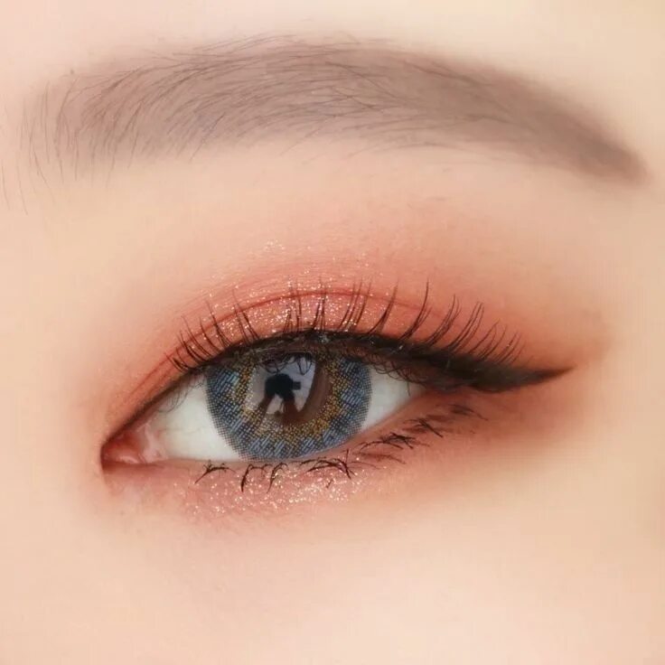Персиковый макияж глаз Pin tillagd av yours. på Mood * Goals Makeupidéer, Smink för nybörjare, Skönhet