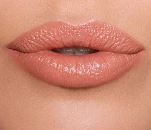 Персиковый цвет губ перманентного макияжа PEACH scented and super moisturising...Shade = 'PEACH FOR THE SKY' from our PEAC