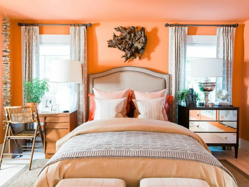 Персиковый цвет стен в интерьере Guest Bedroom Pictures From HGTV Dream Home 2016 Hgtv dream home 2016, Bedroom c