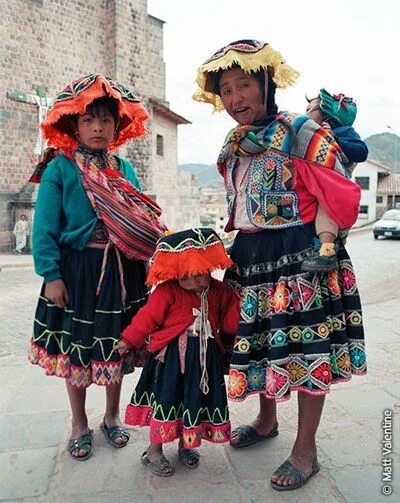 Перу фото костюмы Peruvian national costume. Woven clothing from Alpaca wool, unique patterns and 