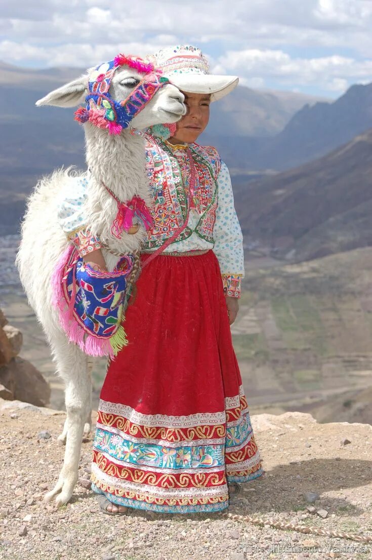 Перу фото костюмы Little Cabanas girl near the Colca Canyon in traditional embroidered dress. #tra