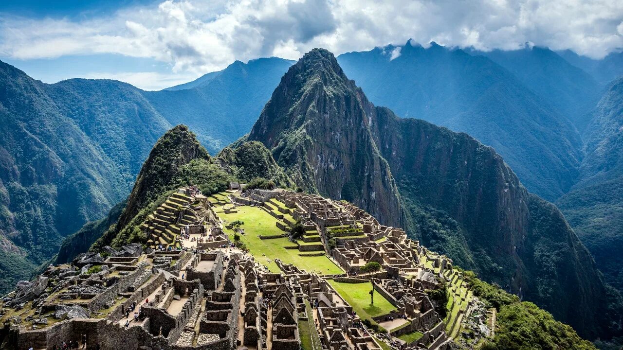 Перу красивые фото How to Hike Peru's Machu Picchu in One Day Condé Nast Traveler