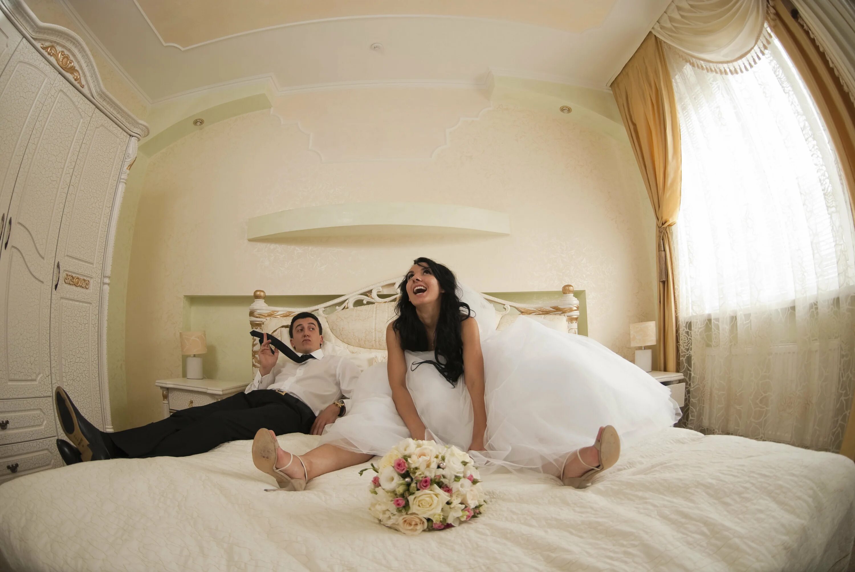 Первая брачная ночь фото This Is What The Wedding Night Is Actually Like, According To Couples HuffPost U