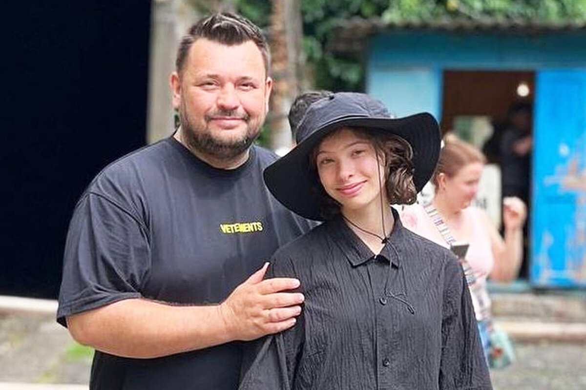 Первая дочка сергея жукова фото Ты для меня всегда малышка": Сергей Жуков трогательно поздравил дочь с 14-летием