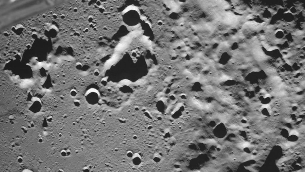 Первая фото луны Уникальный снимок: "Луна-25" впервые показала Луну - Hi-Tech Mail