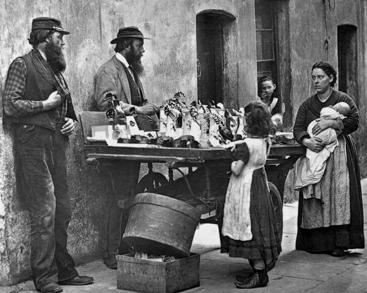 Первая фото в 19 веке Беспроглядная нищета на улицах Лондона в 1873-1877 годах Victorian street, Victo