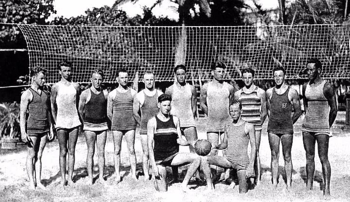 Первая игра волейбол фото File:Early beach volleyball in hawaii.jpg - Wikipedia