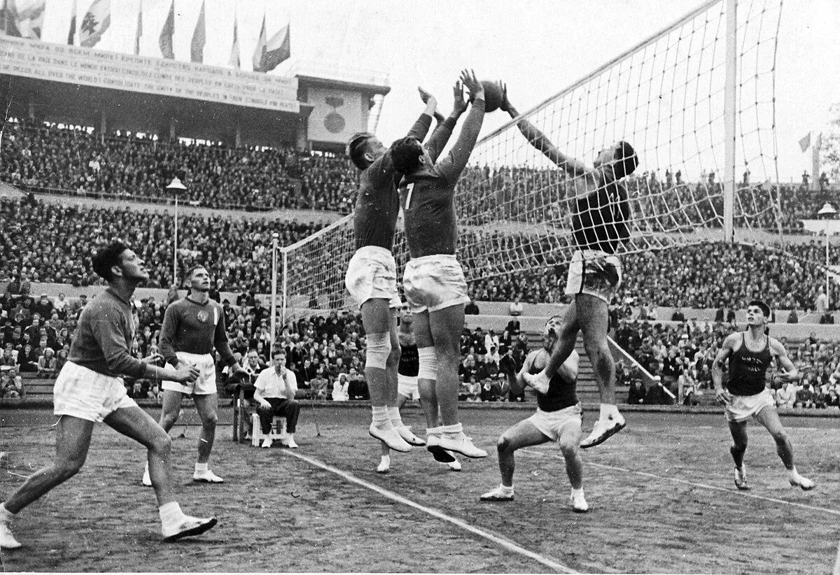 Первая игра волейбол фото Volleyball in Russia - Wikipedia