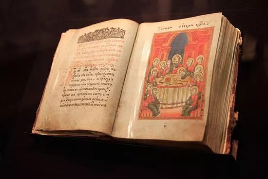 Первая книга на руси фото Евангелия разных столетий представлены на выставке в Москве / Православие.Ru