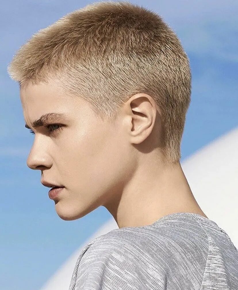 Первая короткая стрижка Pin by Юлия on Волосы Buzzed hair women, Super short hair, Buzzed hair