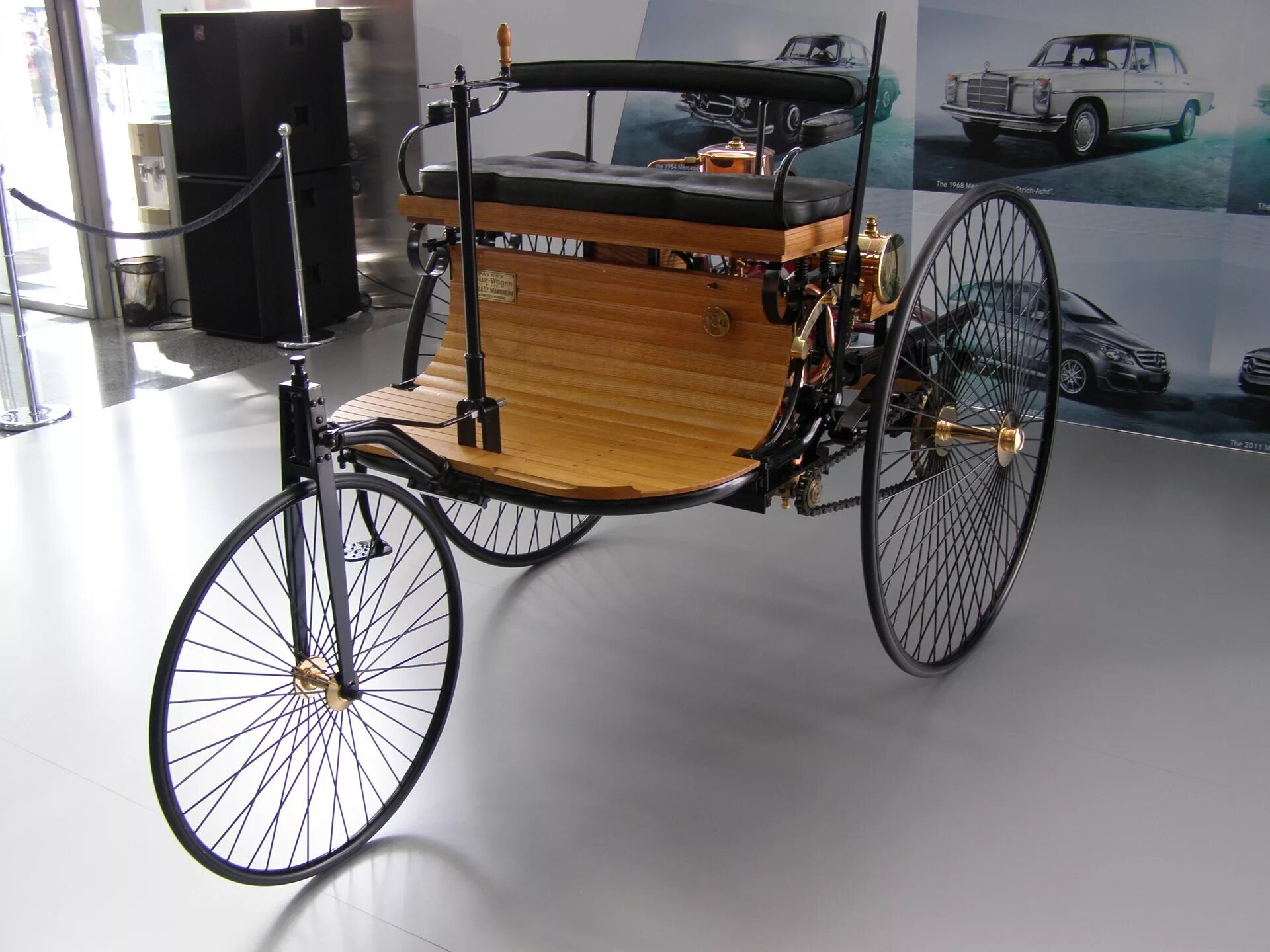 Первая машина фото Первый в мире автомобиль с бензиновым двигателем! - Mercedes-Benz C-class (W204)