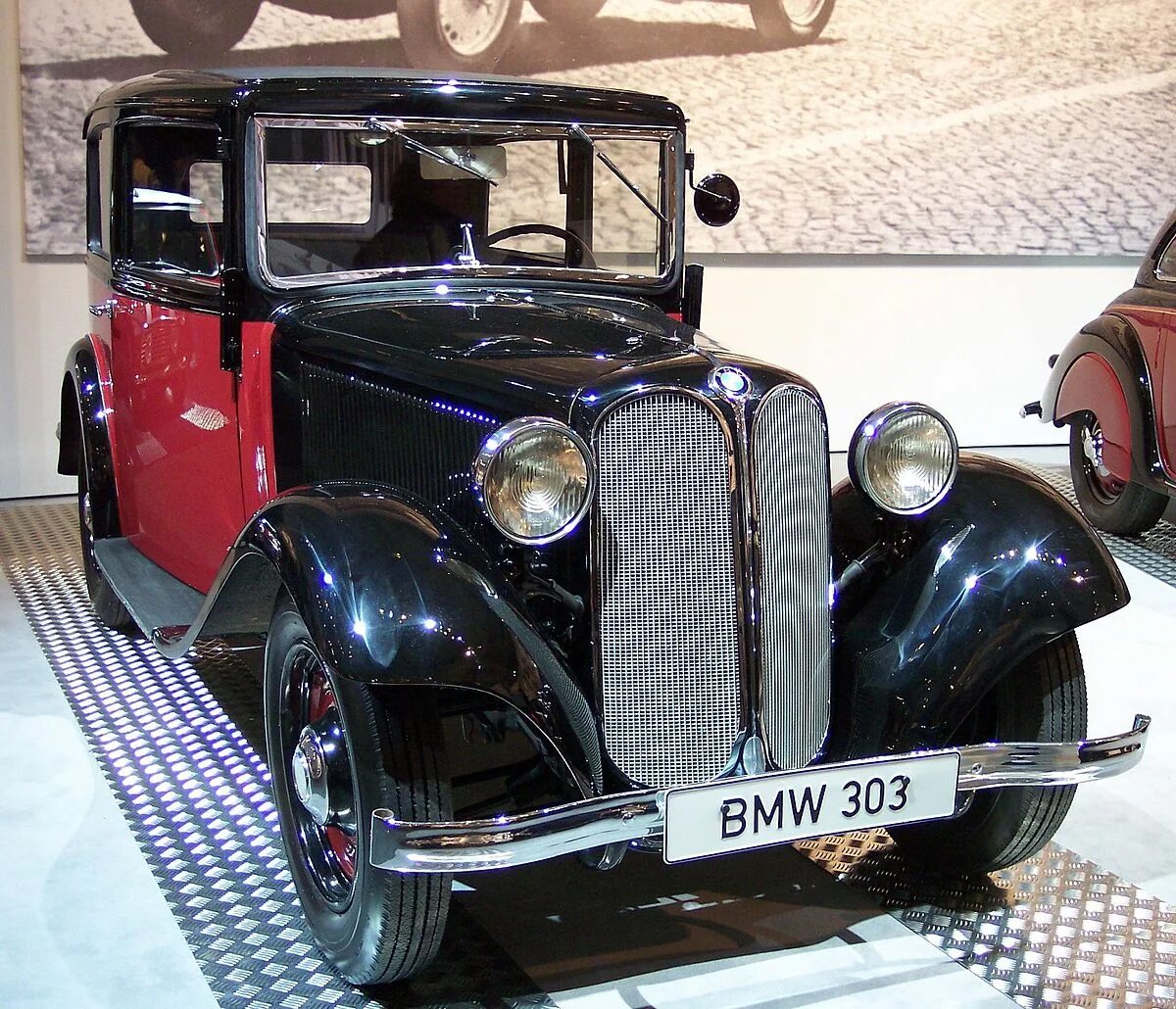 Первая модель бмв фото File:BMW 303 1933 bicolor vr TCE.jpg - Wikipedia