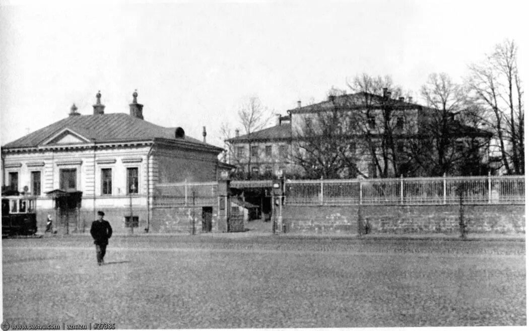 Первая московская гимназия фото Князья с Волхонки: Как семья экс-министра СССР поддерживает Украину, а зарабатыв