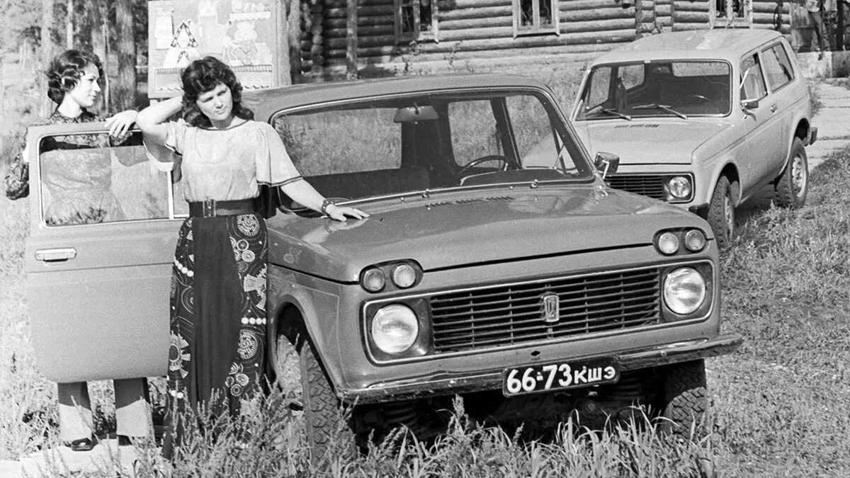 Первая нива 1977 год фото Юбилей "королевы проселков": легендарной советской "Ниве" исполняется 45 лет
