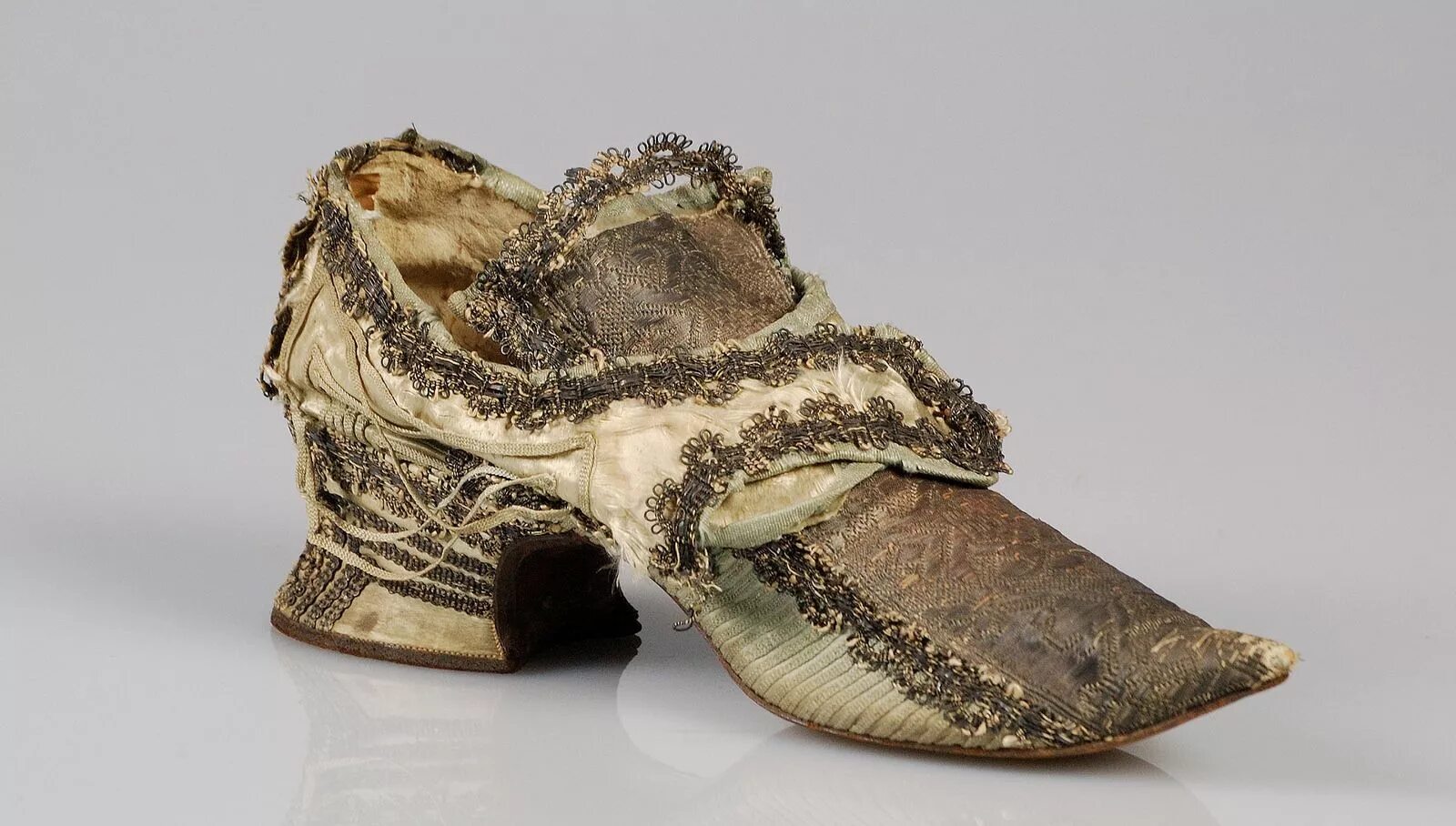 Первая обувь фото Pin on 18th century shoes