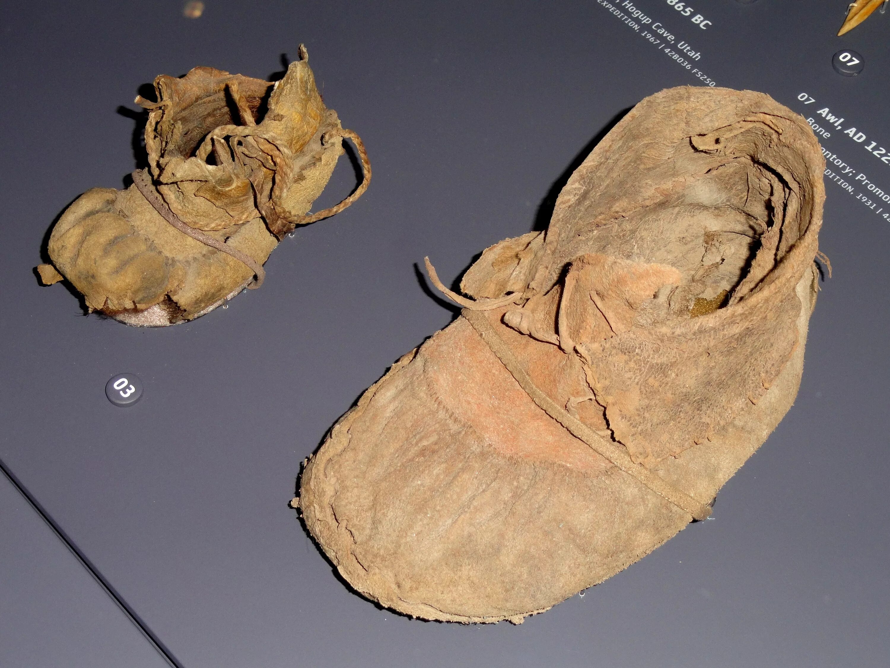 Первая обувь фото File:Promontory moccasin, Promontory Cave I, Utah, 1225-1275 AD, bison hide with