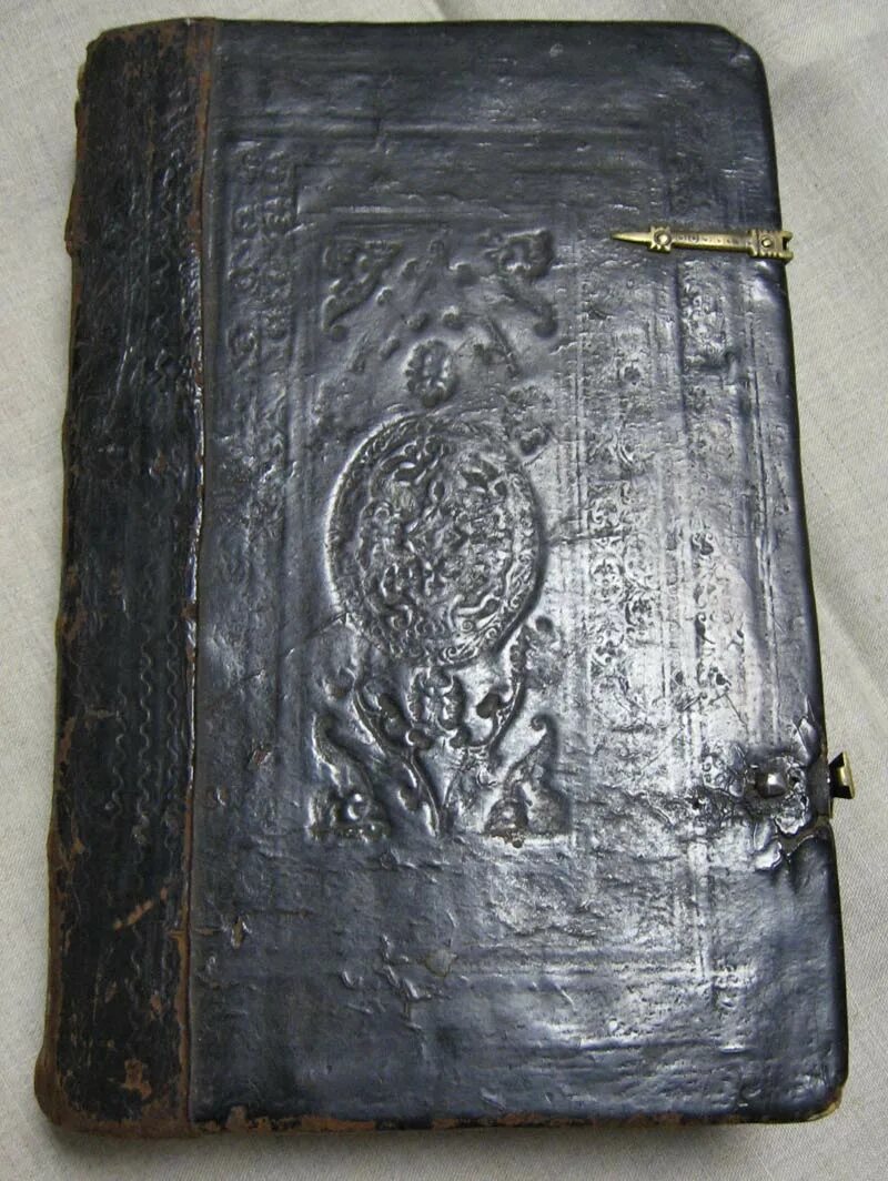 Первая печатная книга апостол фото Первые печатные книги на Русском Севере. Апостол 1564 года