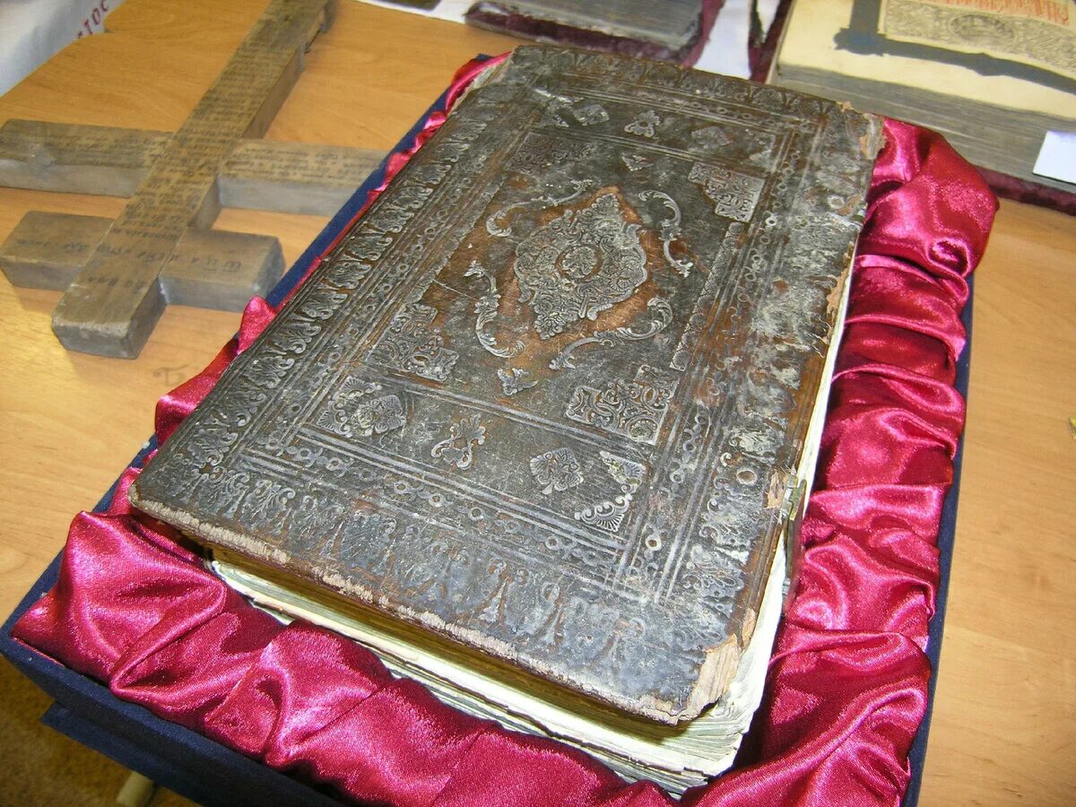 Первая печатная книга апостол фото Первой датированной печатной русской книги