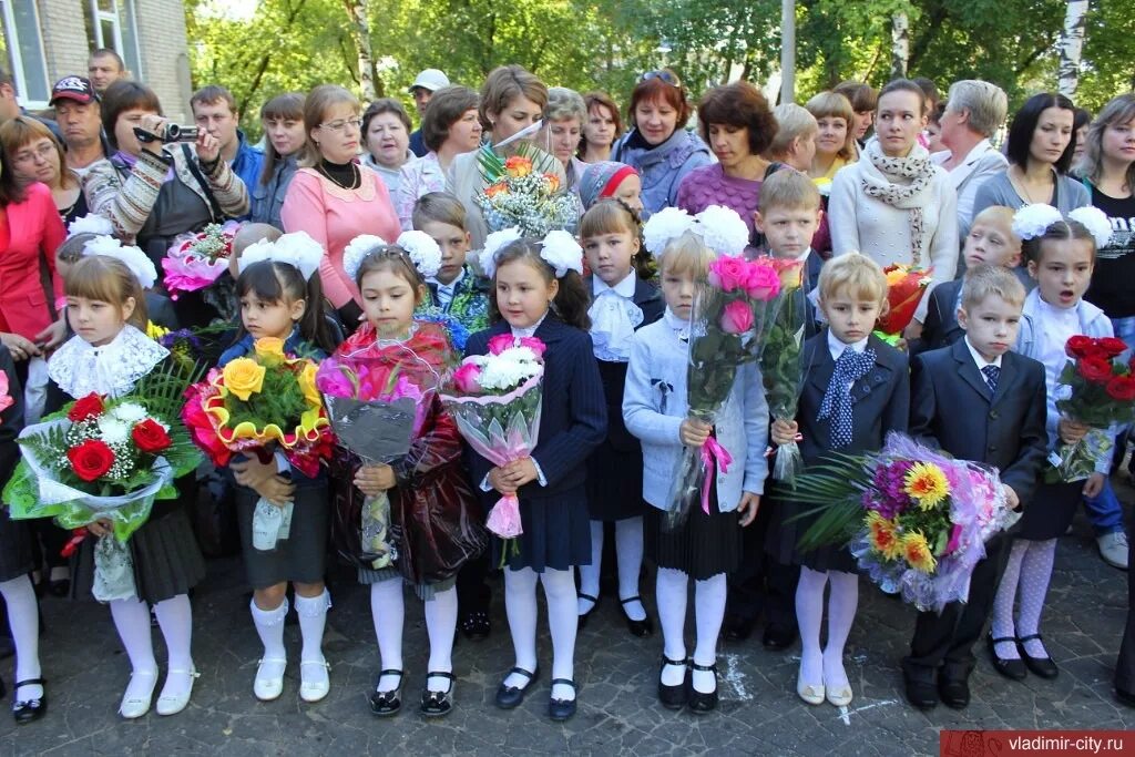 Первая школа д большая володарка 1 фото Юбилейный День знаний пройдет в школе № 25.