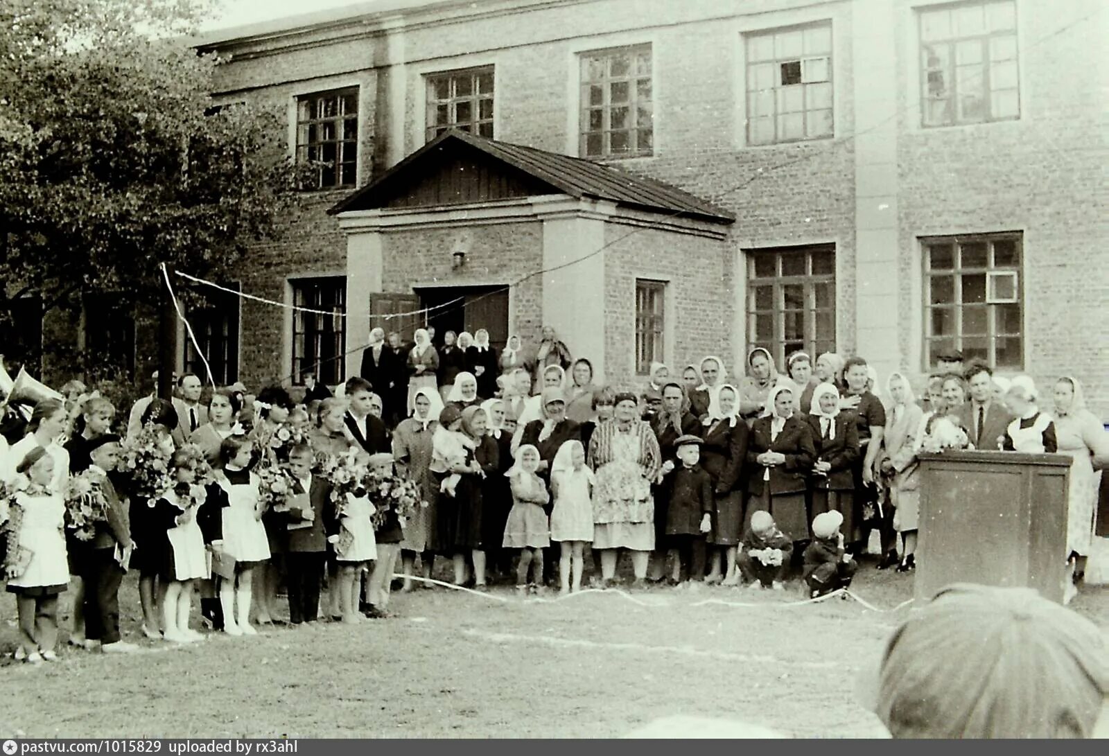 Первая школа д большая володарка 1 фото Каменка. Школа № 1 имени В.П. Захарченко - Retro photos