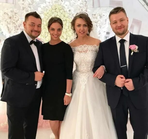 Первая супруга сергея жукова фото Жену Сергея Жукова Регину Бурд поздравляют с четвертой беременностью