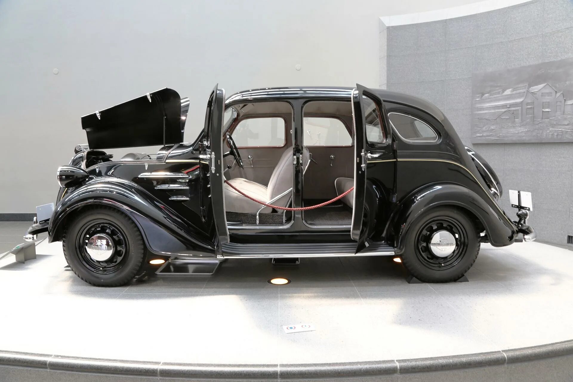 Первая тойота фото Eri automarkide esimesed tava- ja elektriautod - Carfox