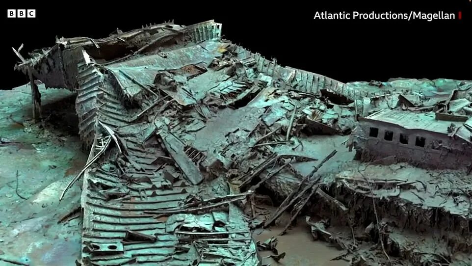 Первое фото титаника под водой Haunting 3D images of Titanic wreckage show dead men's shoes, champagne bottles 