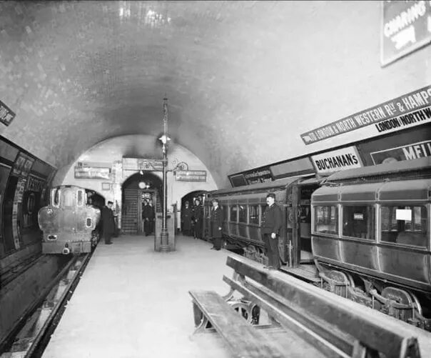 Первое метро фото The photo was taken inside Euston Metro Station in 1908. At the time, the tunnel