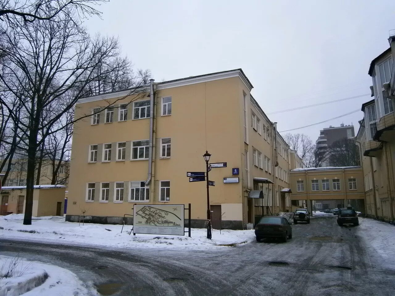 Первый мед фото Петропавловская больница - Первый медицинский институт им. И. П. Павлова . Полик